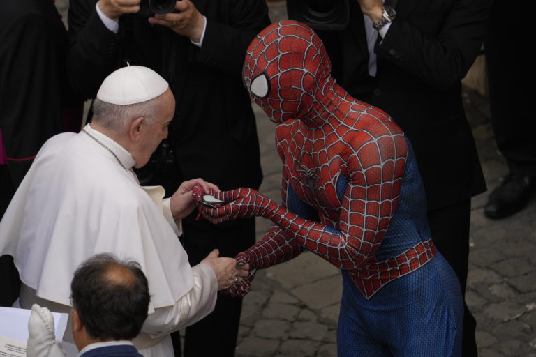 Η μέρα που ο… Spiderman επισκέφθηκε τον Πάπα Φραγκίσκο!