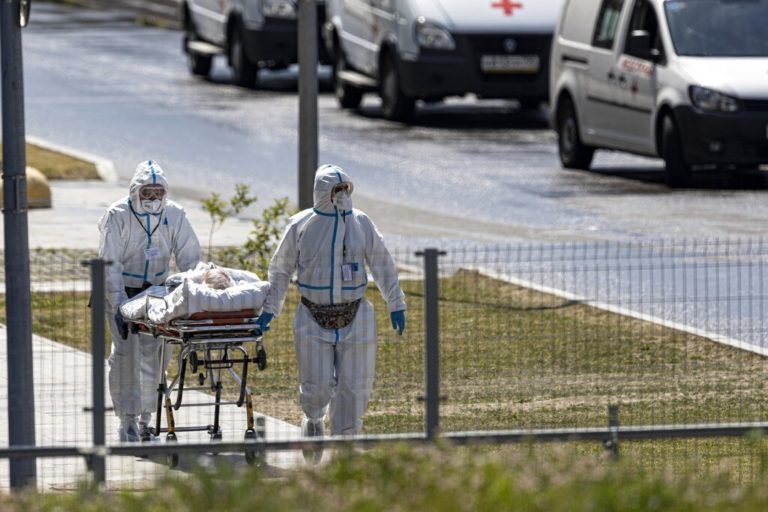 Ρωσία: Ρεκόρ θανάτων από Covid-19 μέσα σε ένα 24ωρο στη Μόσχα, 599 θάνατοι σε όλη τη χώρα