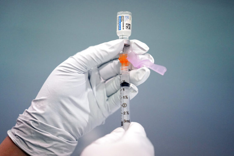 Τρία δισ. εμβολιασμοί παγκοσμίως – Αυξάνονται κατά 10% μετά από δυο μήνες καθοδικής πορείας τα κρούσματα στην Ευρώπη