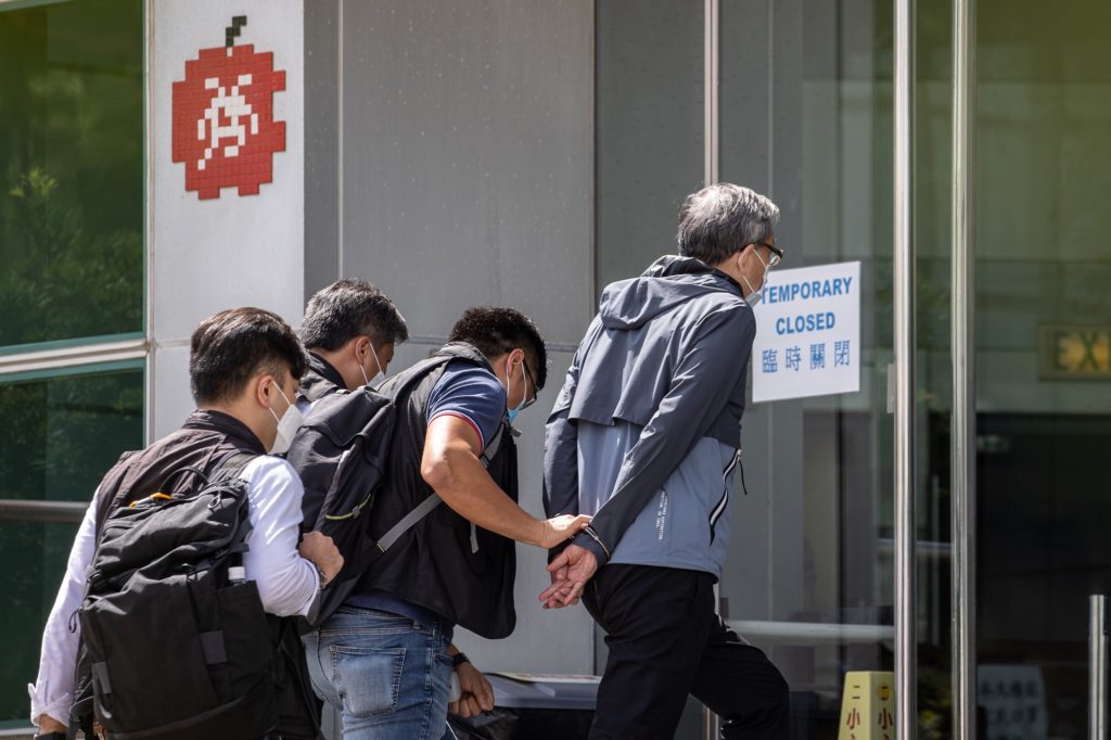Αστυνομική εισβολή και συλλήψεις στην Apple Daily του Χονγκ Κονγκ