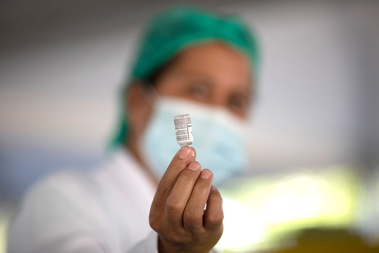 AstraZeneca μόνο άνω των 60 — Κατ’ οίκον εμβολιασμοί από τον ερχόμενο μήνα