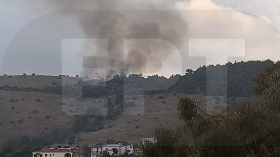 Χίος: Μεσημεριανές φωτιές από τους κεραυνούς