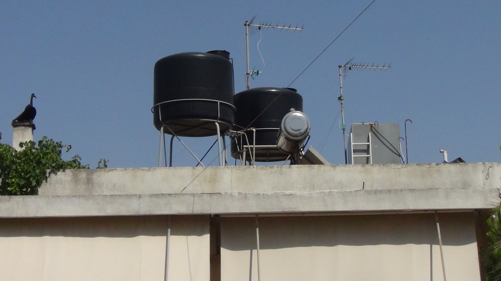 Χίος: Πόσιμο νερό με παγούρια και με ντεπόζιτα στα σπίτια