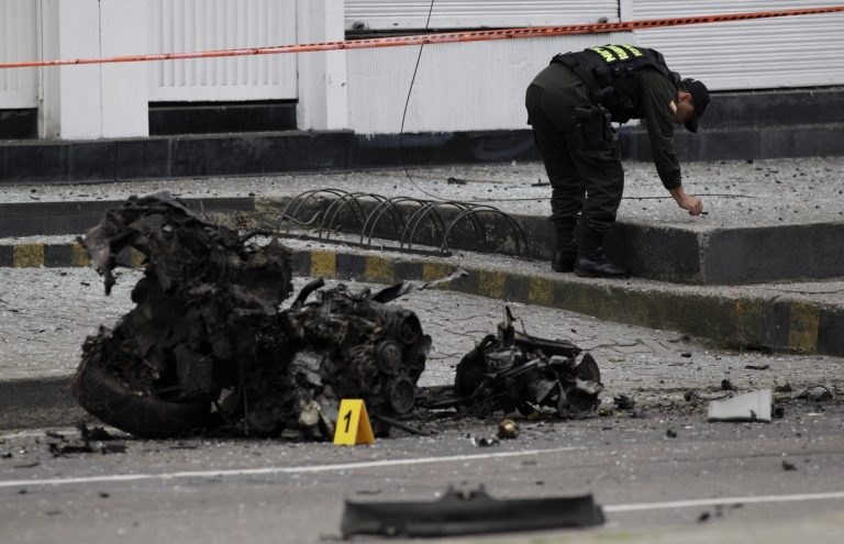 Κολομβία: Παγιδευμένο αυτοκίνητο με εκρηκτικά τραυματίζει 23 ανθρώπους