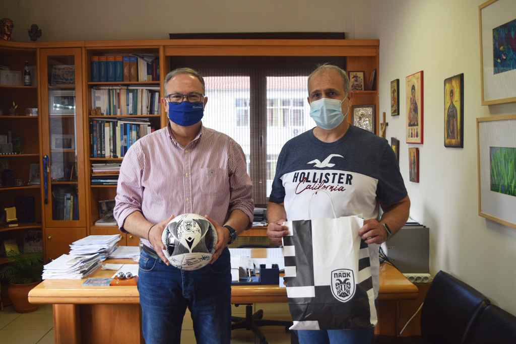 Κληρώθηκε στον Δήμο Παύλου Μελά η μπάλα με τις υπογραφές των ποδοσφαιριστών της ΠΑΕ ΠΑΟΚ που κατέκτησαν το Κύπελο Ελλάδος