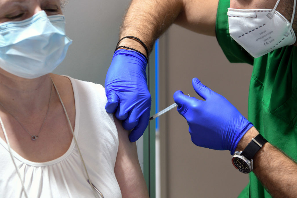 Ν. Τζανάκης για μετάλλαξη «Δ»: Οι ανεμβολίαστοι κολλάνε στο 100% – Nα εμβολιαστούν οι 15χρονοι