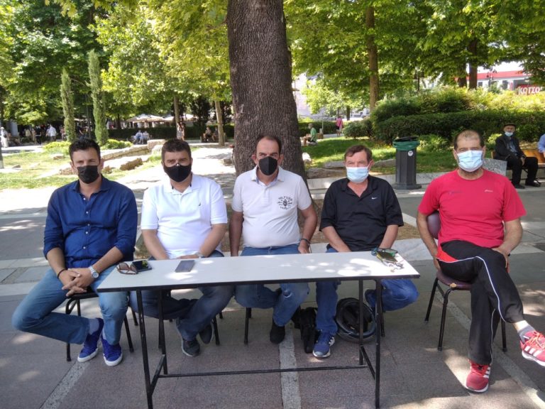 Λάρισα: Συλλαλητήριο με τρακτέρ στην κεντρική πλατεία