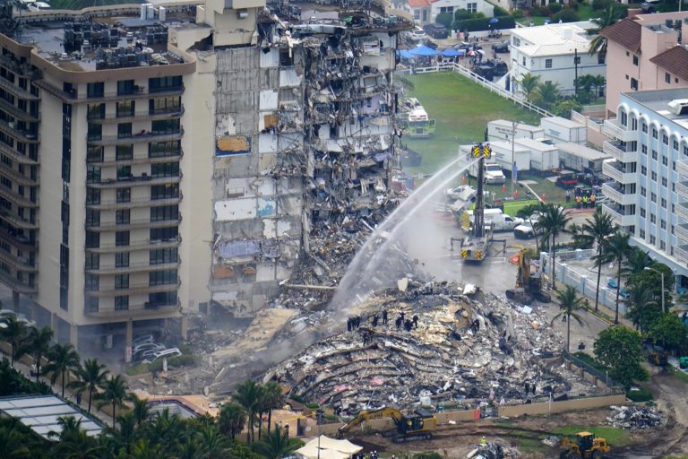 Φλόριντα: Μετά από 6 ημέρες ερευνών παραμένουν 149 αγνοούμενοι από την κατάρρευση της πολυκατοικίας