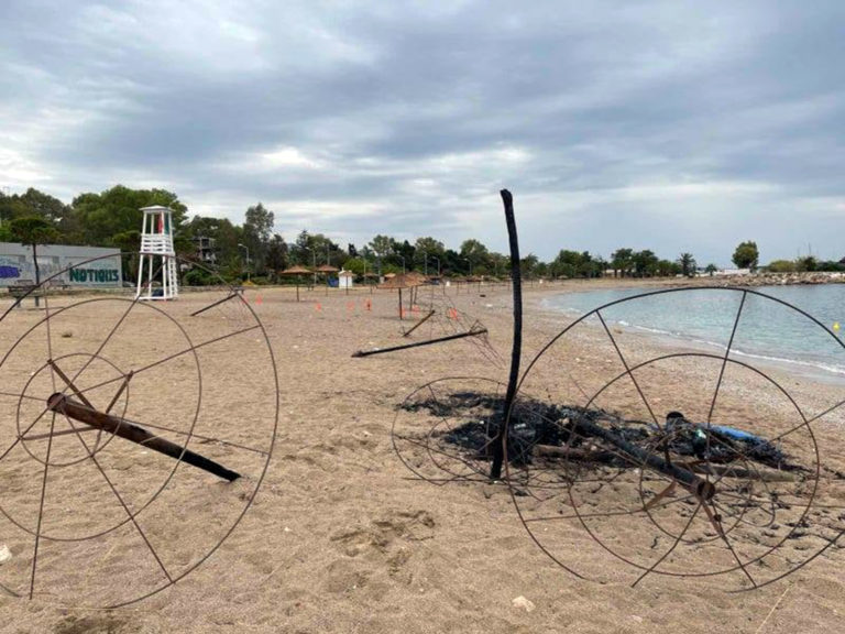 Γλυφάδα: Κορονοπάρτι με βανδαλισμούς και χιλιάδες συμμετέχοντες (video)