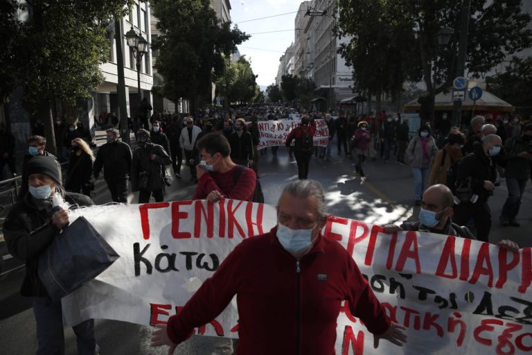 Πανελλαδική Απεργία: Δημόσιος και ιδιωτικός τομέας “παγώνουν” την Πέμπτη – Η κίνηση των μέσων μεταφοράς