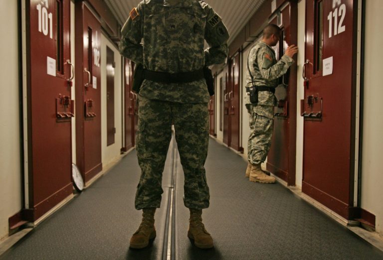 Οι ΗΠΑ εξετάζουν να διορίσουν πάλι ειδικό απεσταλμένο για το κλείσιμο των φυλακών του Γκουαντάναμο