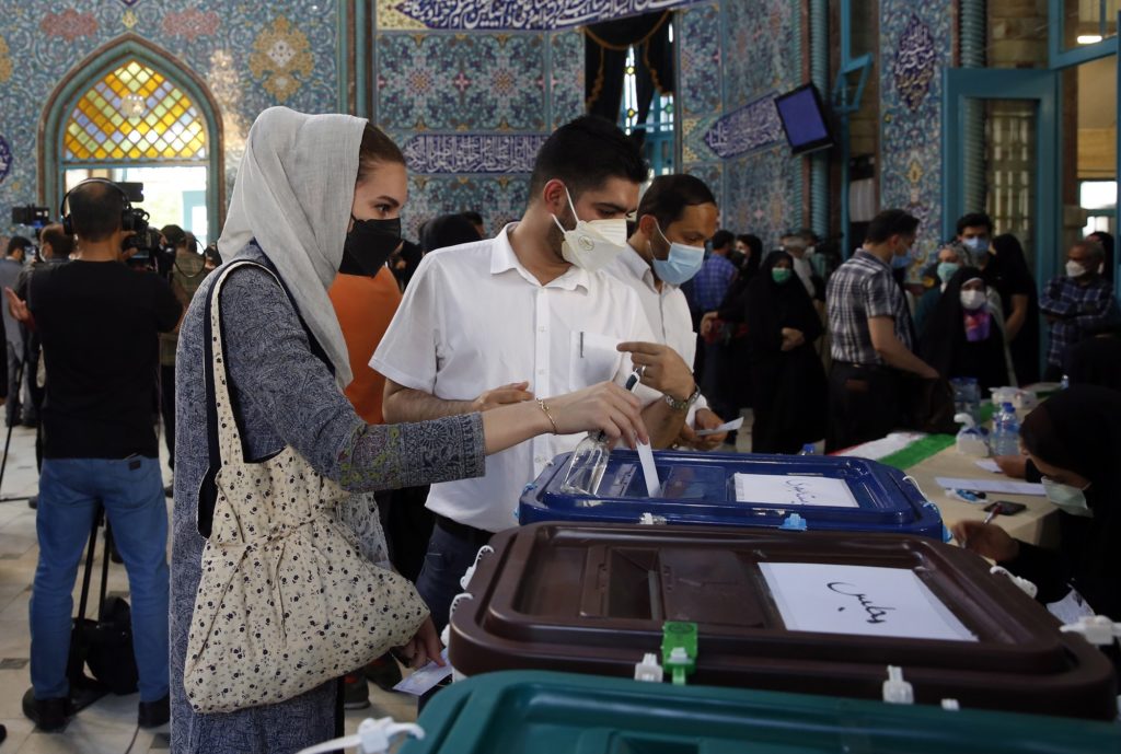 Προεδρικές εκλογές στο Ιράν:  Yπερσυντηρητικός υποψήφιος το “φαβορί”