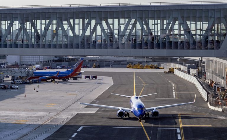 ΗΠΑ: Κατακόρυφη αύξηση της κίνησης στα αεροδρόμια
