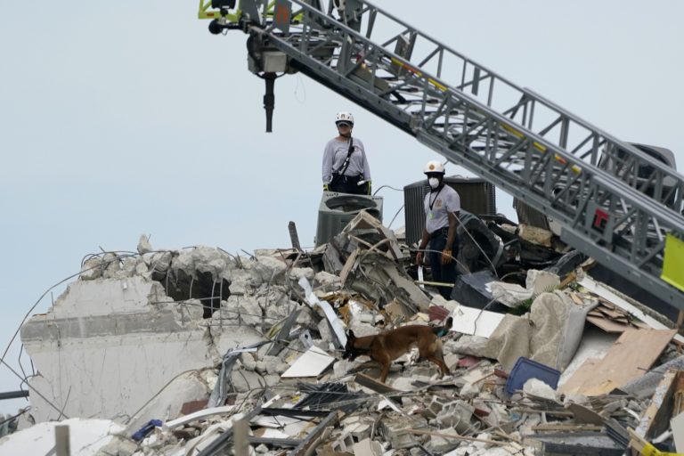 Αυξάνονται οι νεκροί από την κατάρρευση κτηρίου στη Φλόριντα – 147 οι αγνοούμενοι