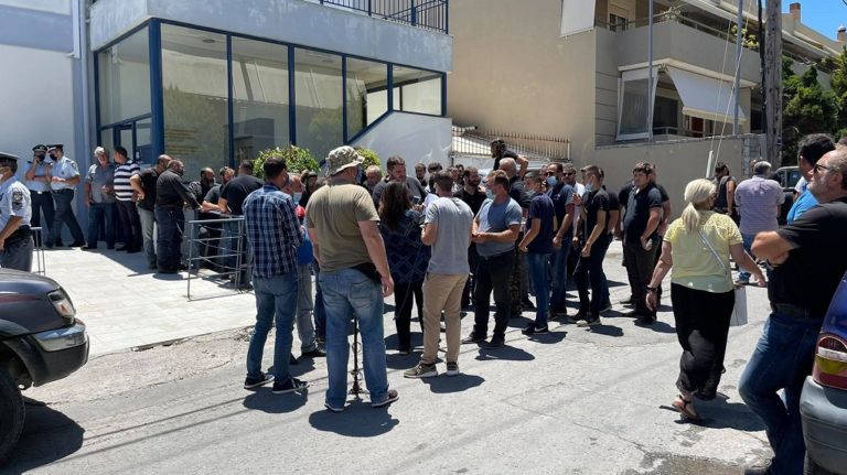 Διαμαρτυρία κτηνοτρόφων στον ΟΠΕΚΕΠΕ