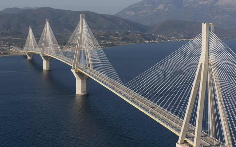 Δυτική Ελλάδα: Εκπτωτικές διελεύσεις στη γέφυρα Ρίου-Αντιρρίου από το τριήμερο του Αγίου Πνεύματος