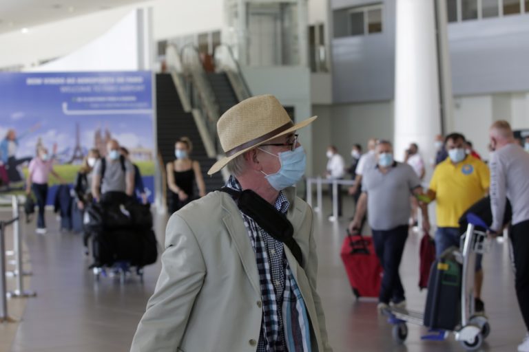 Τέλος στην αυτοαπομόνωση για τους εμβολιασμένους Βρετανούς από τις 16 Αυγούστου 