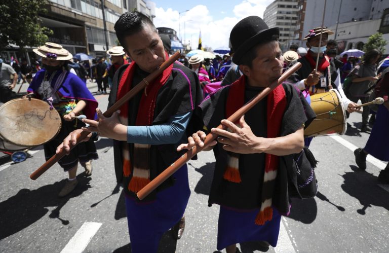 Χιλιάδες Κολομβιανοί ξανά στους δρόμους