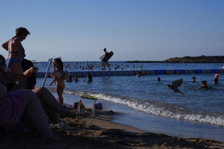 Σε κλοιό καύσωνα η Κύπρος – Στους 41 βαθμούς από χθες ο υδράργυρος
