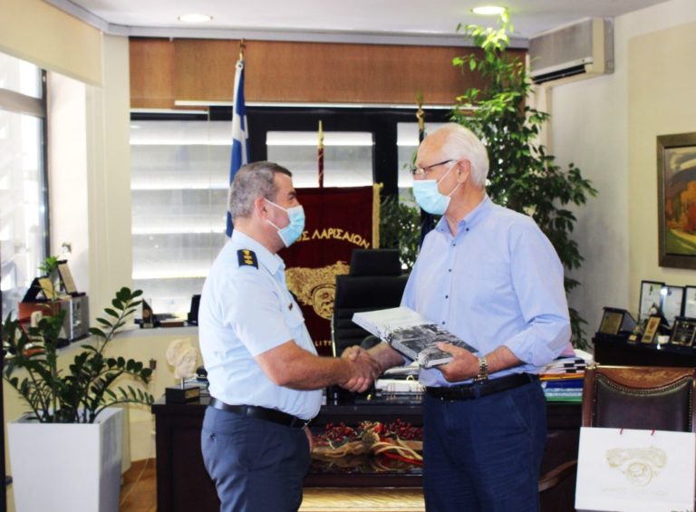 Στον Δήμαρχο ο νέος διοικητής της Τροχαίας Λάρισας