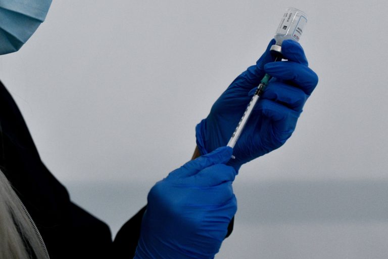 Καλάβρυτα: Νεκρή 55χρονη από αλλεργικό σοκ – Ερευνάται πιθανή σύνδεση με τη δεύτερη δόση του εμβολίου