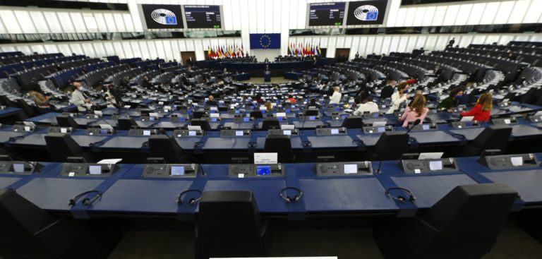 Εμβολιασμοί – Σχέσεις Ε.Ε με Τουρκία και Ρωσία – Μεταναστευτικό, στην Ολομέλεια του Ε.Κ