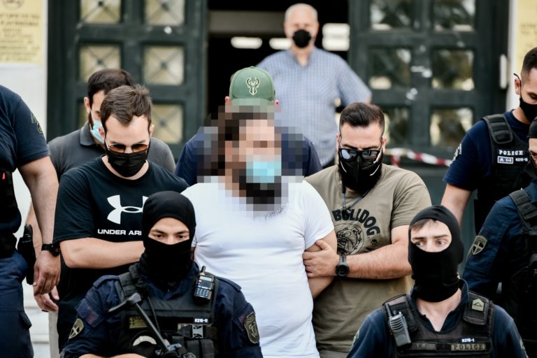 Δικηγόρος 37χρονου ιερέα κατηγορούμενου για επίθεση με βιτριόλι: Ψυχικά ασθενής άνθρωπος, δεν έχει γνώση του τι έχει κάνει (video)