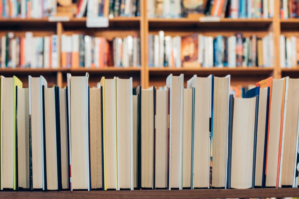 Λ. Μενδώνη: Δεύτερη ευκαιρία σε κατασχεμένα βιβλία που κινδυνεύουν με πολτοποίηση – Στόχος να βρουν τη θέση τους σε μια βιβλιοθήκη