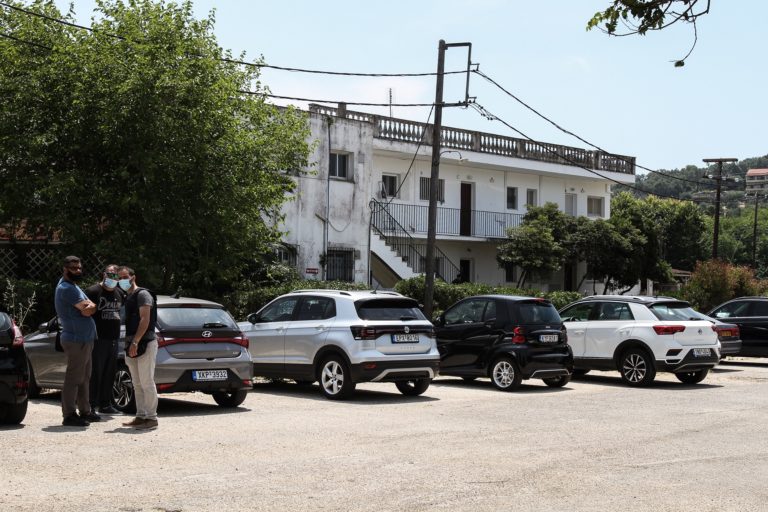 Πανελλήνιο σοκ για το διπλό έγκλημα και την αυτοκτονία στην Κέρκυρα – Η ΕΡΤ στο σημείο του φονικού