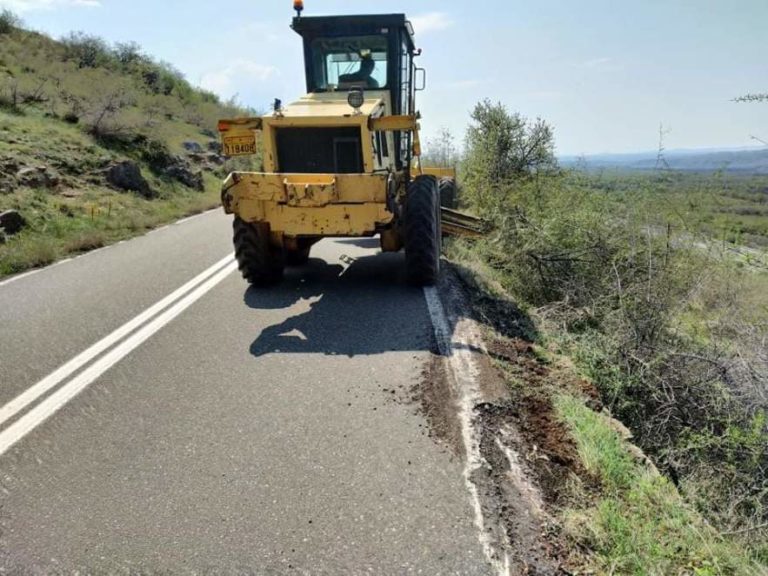 Ρέθυμνο: Εργασίες καθαρισμού τάφρων και πρανών στην επαρχιακή οδό Πέραμα – Πάνορμο