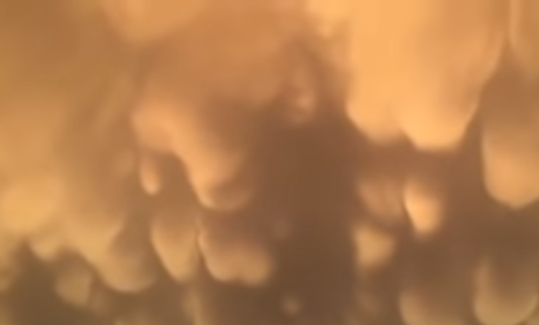 Εντυπωσιάστηκαν οι Λαρισαίοι από τον “διαφορετικό” απογευματινό ουρανό – Τι είναι τα σύννεφα Mammatus (video)