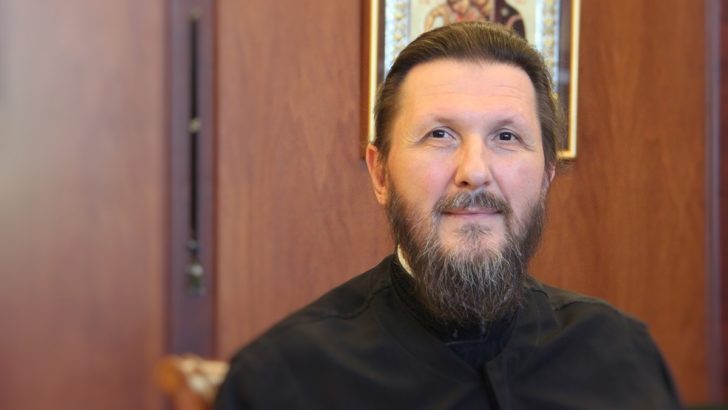 Η μαρτυρία του Mητροπολίτη Γλυφάδας για την επίθεση με καυστικό υγρό: Νομίζαμε ότι ήταν λάδι – Μετά αρχίσαμε να νιώθουμε το κάψιμο (video)