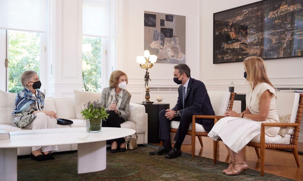 Συνάντηση Κ. Μητσοτάκη με τη Βασίλισσα της Ισπανίας Σοφία – Τι είπαν για το Τατόι
