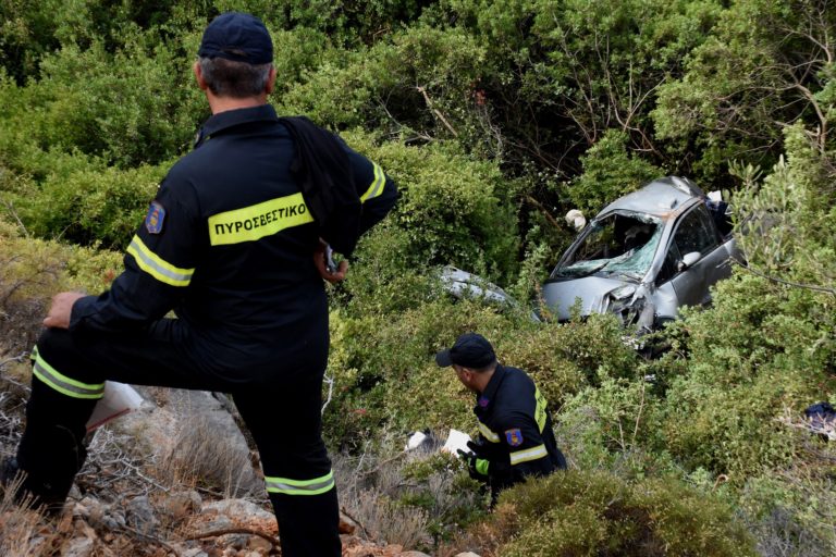 Νεκρός απεγκλωβίστηκε άνδρας έπειτα από πτώση του οχήματός του σε γκρεμό, στη Φυλή