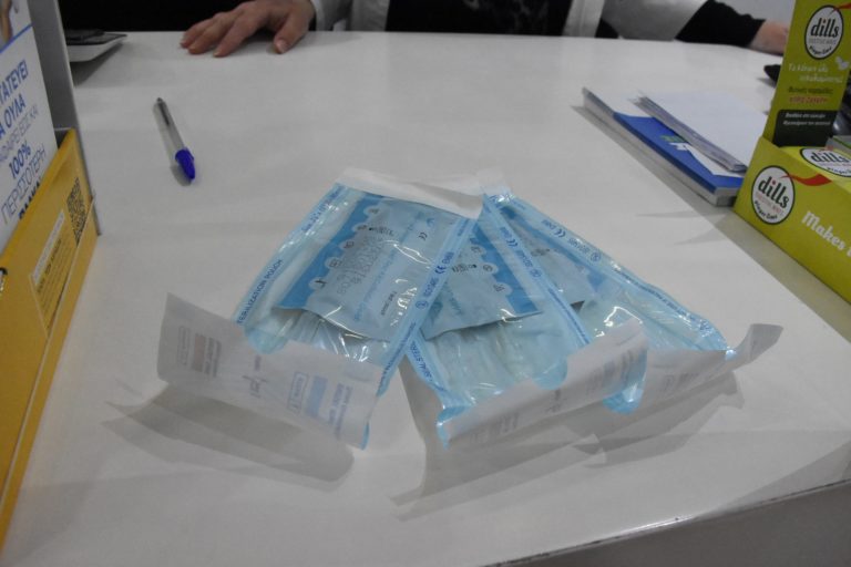 Self test για μαθητές – εκπαιδευτικούς: Από Δευτέρα διανομή τριών kit από τα φαρμακεία – Τι ισχύει για Πάτρα και Θεσσαλονίκη
