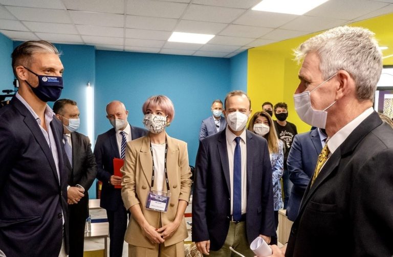 Η ΠΚΜ και η Πρεσβεία των ΗΠΑ εξοπλίζουν το εργαστήριο τεχνολογίας της EduAct στη Θεσσαλονίκη