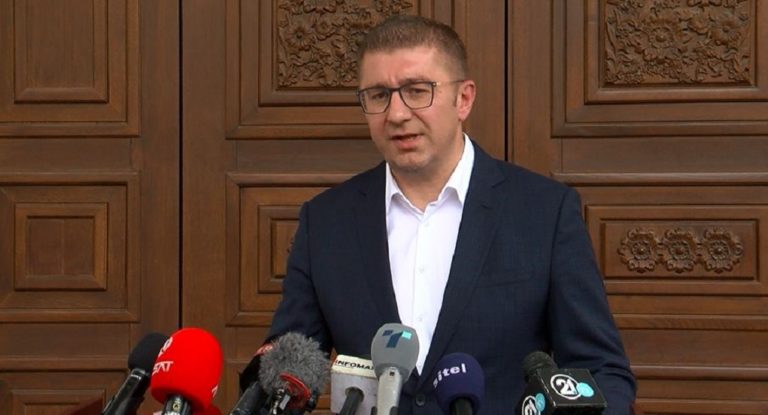 Μίτσκοσκι: «Μακεδονία» αποκάλεσε τη χώρα κατά την ανάγνωση των προγραμματικών δηλώσεων της κυβέρνησης της οποίας θα ηγηθεί