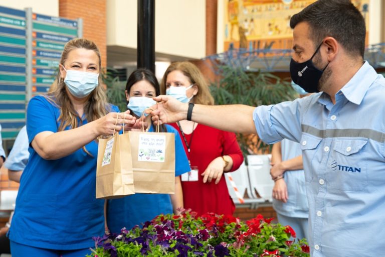 Με 1500 γλάστρες ευχαρίστησαν η ΤΙΤΑΝ και η ΧΑΝΘ το νοσοκομείο Παπαγεωργίου