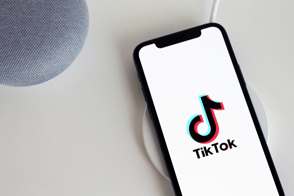 Podcast: Πώς “λανσάρουμε” άθελά μας επικίνδυνα προϊόντα στο TikTok – Πώς δρουν οι επιτήδειοι
