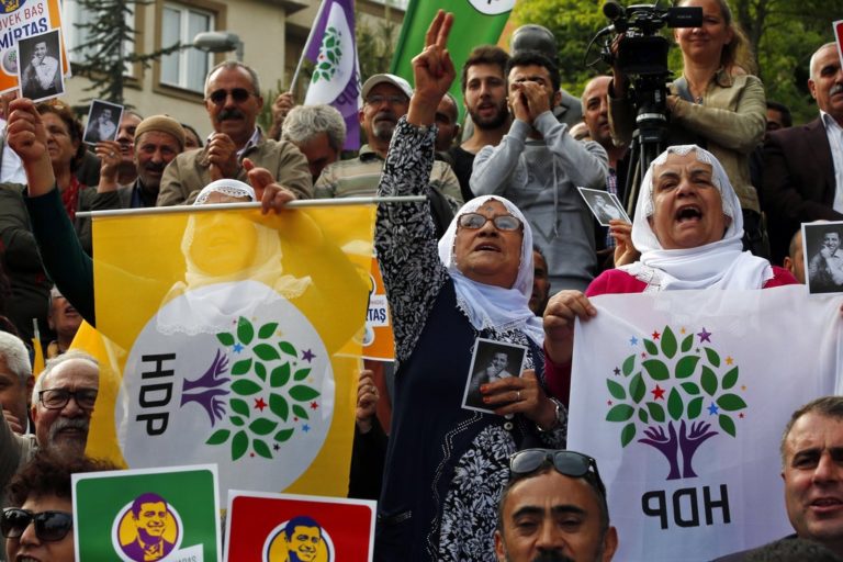 Τουρκία: Απόφαση σταθμός κατά του φιλοκουρδικού κόμματος HDP – Συνεχίζει τις αποκαλύψεις ο Πεκέρ (video)