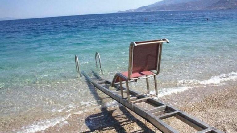 Διαμαρτυρία των ΑμεΑ για μη πρόσβαση στις παραλίες της Ρόδου – Καταγγέλλουν τον δήμαρχο για κωλυσιεργία