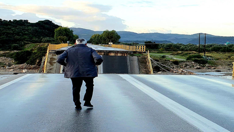 Ροδος:  Κ. Καραμανλής και Ν. Χαρδαλιάς στα εγκαίνια της γέφυρας «Μάκκαρη»