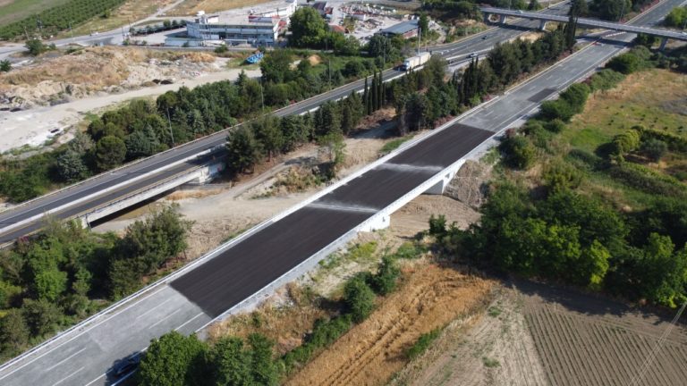 Παραδίδεται στην κυκλοφορία η Γέφυρα ρέματος Γερακάρη της ΠΑΘΕ στον Κορινό