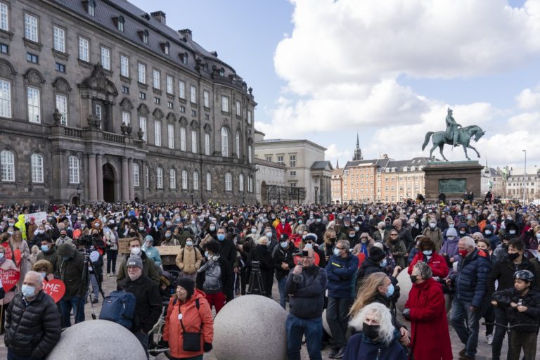 Δανία: Αποχαιρετάμε τους περιορισμούς και καλωσορίζουμε τη ζωή όπως ήταν πριν τον κορονοϊό