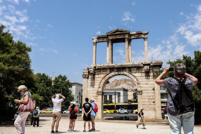 Η Δανία απελευθερώνει την τουριστική κίνηση προς την Ελλάδα