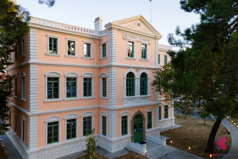 Παρουσίαση  βιβλίου «Μετά-γράφοντας την Τέχνη» της Νάγιας Δαλακούρα και του Σπύρου Κιοσσέ