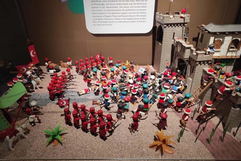 «Το ’21 αλλιώς: Η Ελληνική Επανάσταση με φιγούρες και διοράματα PLAYMOBIL» – Στο Μουσείο Βιομηχανικής Ελαιουργίας Λέσβου