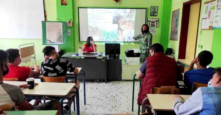ΕΠΑΛ Τυρνάβου: Παρουσίασαν δράσεις για τη βιολογική καλλιέργεια αρωματικών φυτών