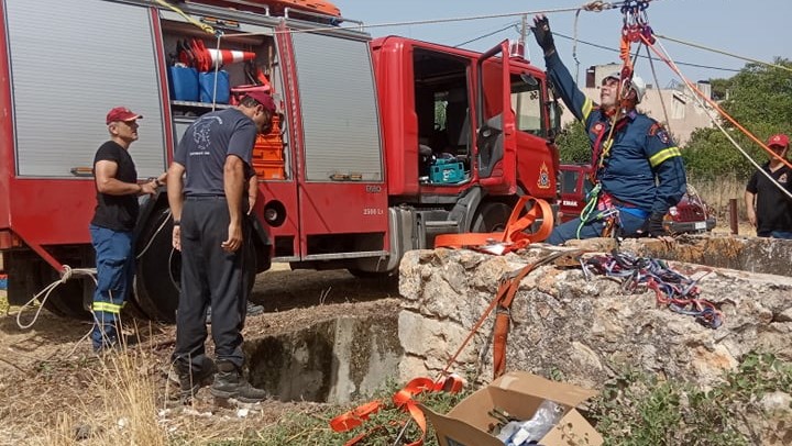 Ηράκλειο: Η ΕΜΑΚ έσωσε άλογο που έπεσε σε πηγάδι – Ανήκει στις αρχαιότερες ράτσες της Ευρώπης (βίντεο)