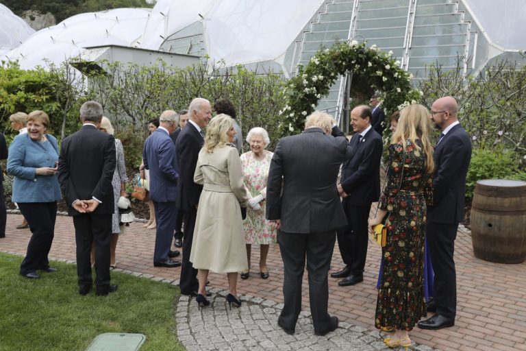 Κορνουάλη: Η βασίλισσα Ελισάβετ και οι G7